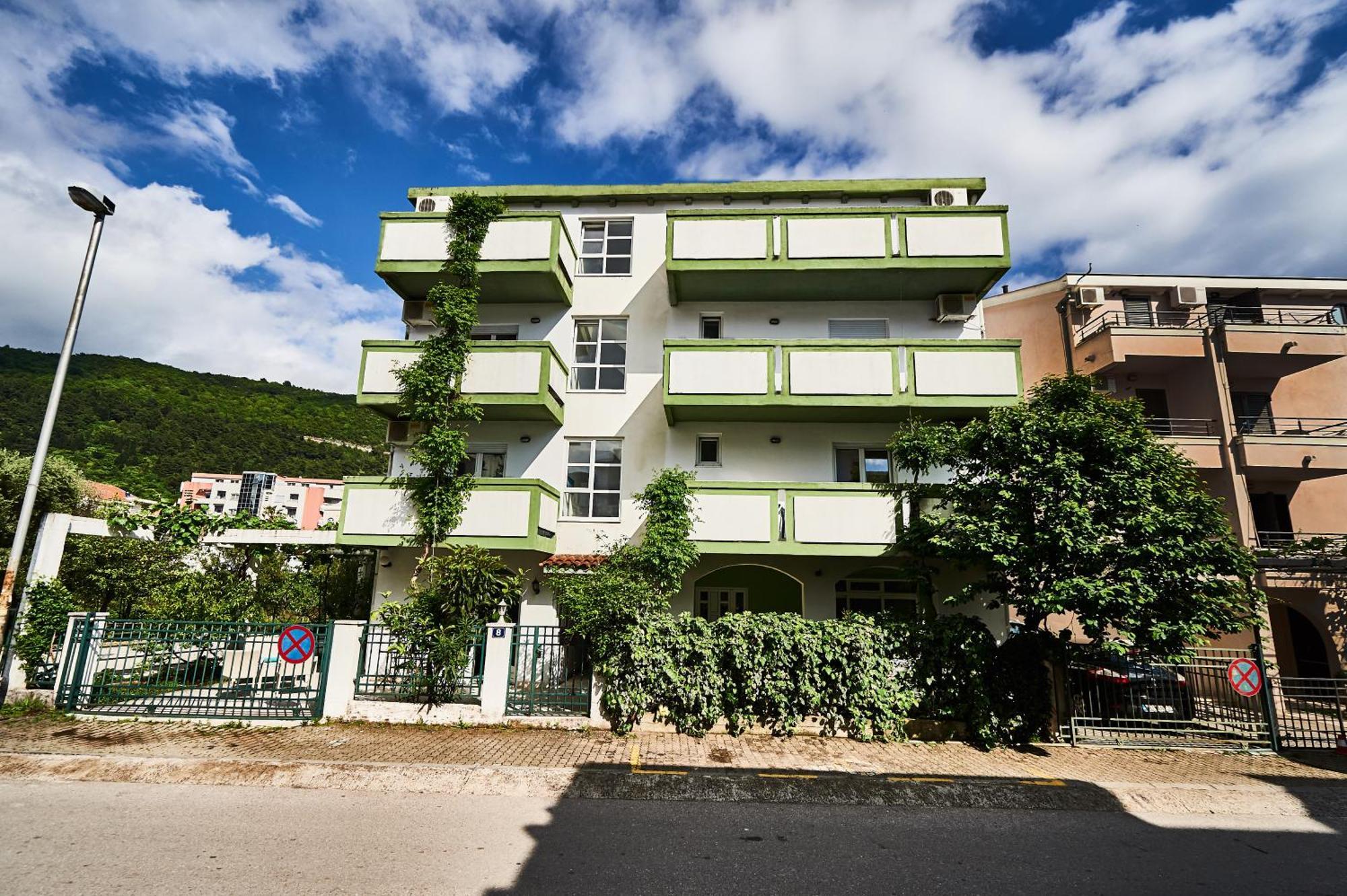 Family Mont Apartment *